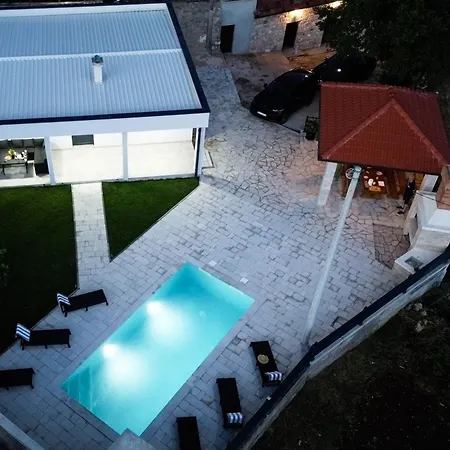 Dub Villa Stolac