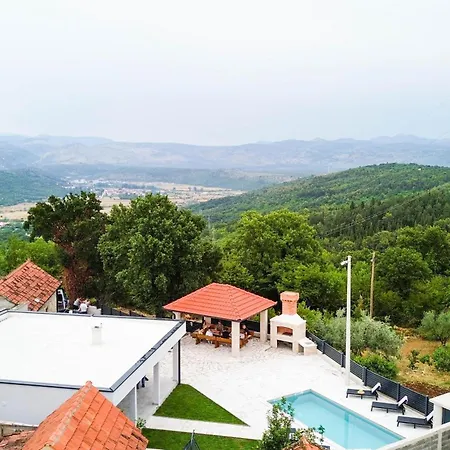 Dub Villa Stolac